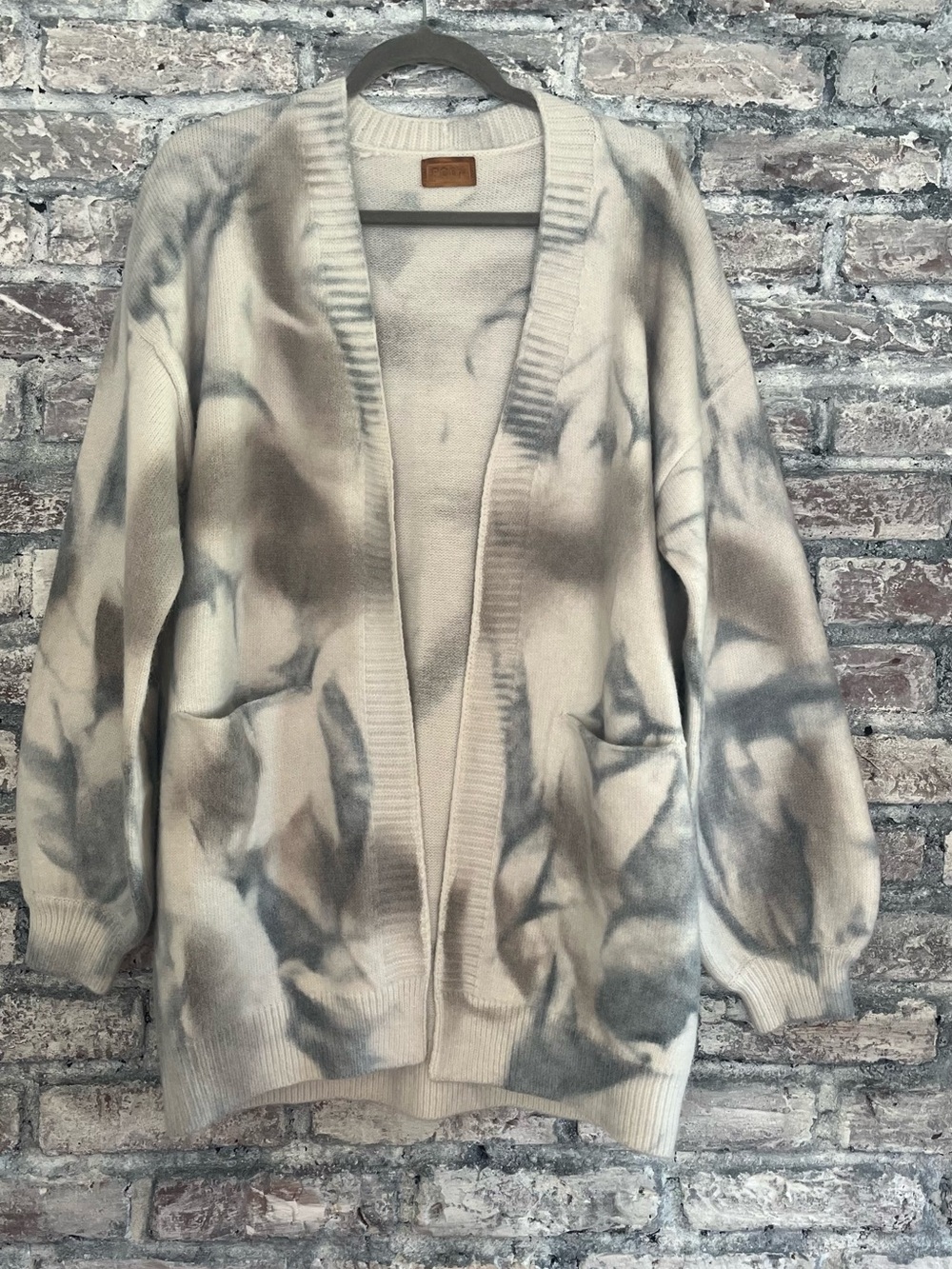 POL Cream and Gray Gorgeous Open-Front Cardigan with pockets NWOT smoke/petfree